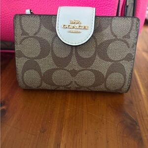 NWOT Coach Tan and White Signature Wallet